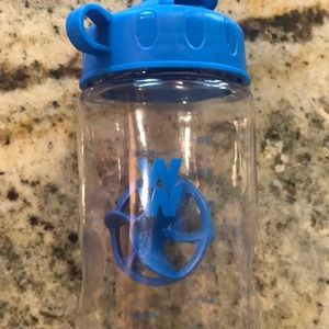 Weight Watchers 18 ounce shaker bottle.